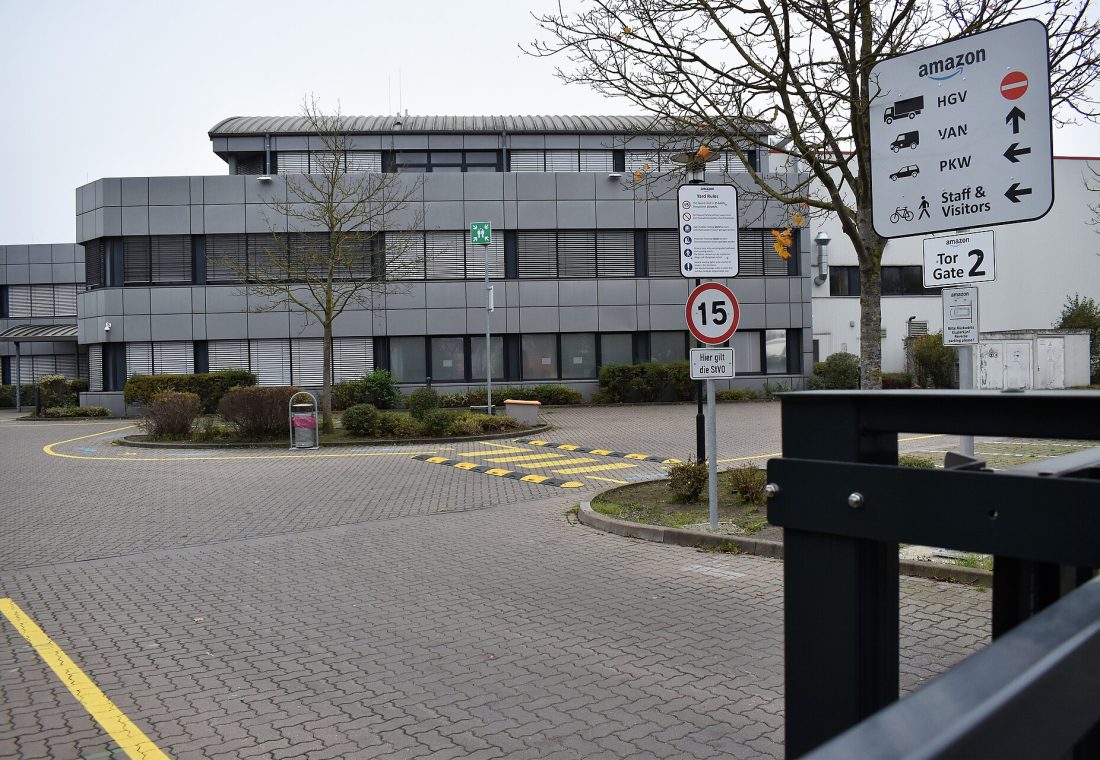 Amazon logistics center (?) in Höver (Sehnde) near the A7 between K142, Gretlade and Rebhuhnweg.