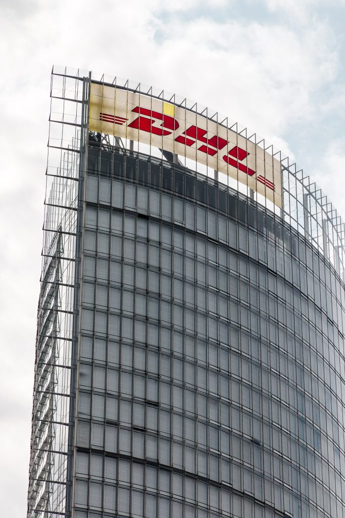 Tower “Post”, Bonn, North Rhine-Westphalia, GermanyThe Post Tower is the tallest building in Bonn and a landmark of the modern federal district. After the parliament and government moved to Berlin, Bonn developed into the headquarters of international organizations and large companies.At the end of the 1990s, Deutsche Post DHL Group decided to establish its corporate headquarters here. Construction began in 2000 based on plans by architect Helmut Jahn. The glass tower, which is approximately 162 meters high, was completed in 2002. Its striking double facade and transparent architecture are intended to symbolize openness and internationality.The Post Tower represents Bonn’s economic transformation from the former federal capital to an important service and UN location.