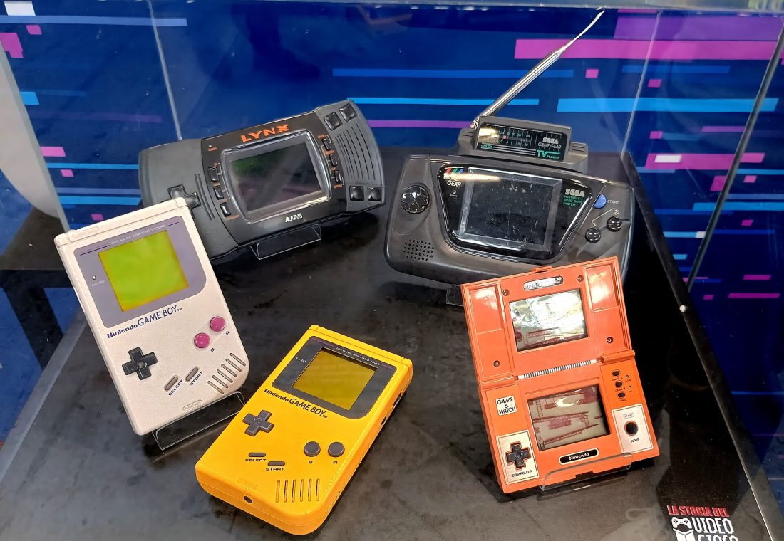 Console portatili degli anni '80 e '90, Gameboy, Game & Watch, Atari Lynx e Game Gear con sintonizzatore TV