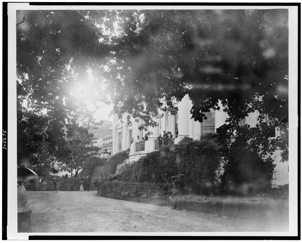 Title: Exterior of the White House Abstract/medium: 1 photographic print.