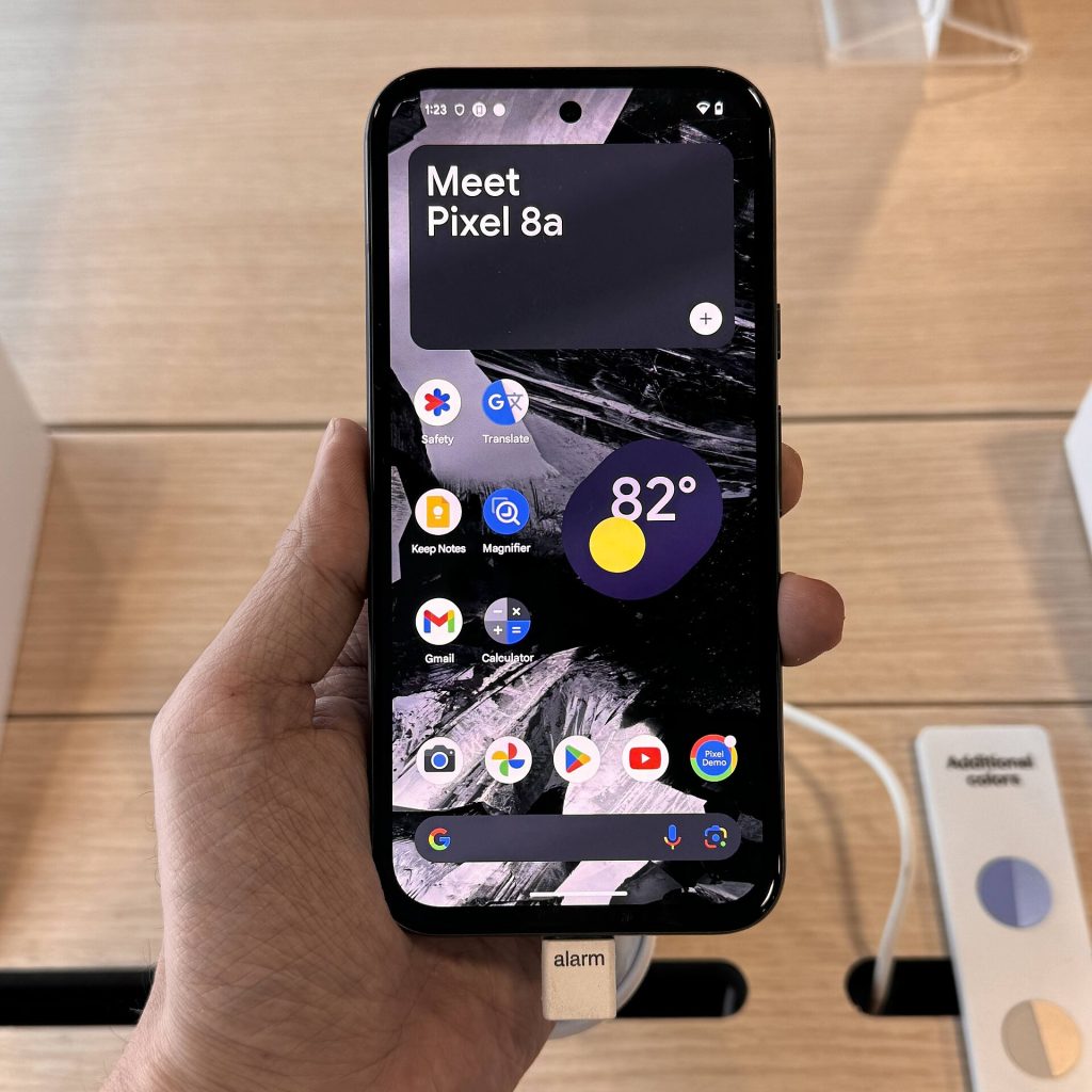 Mặt trước của Pixel 8a
