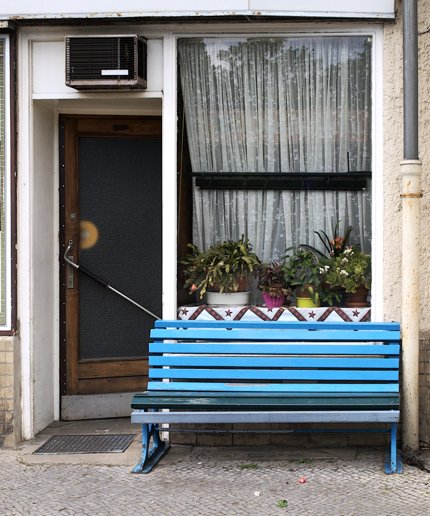Entrance to the beverage store at Rubensstraße 50 in Berlin-Schöneberg.