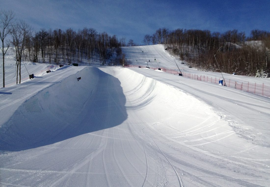 A snowboarder in a halfpipe.